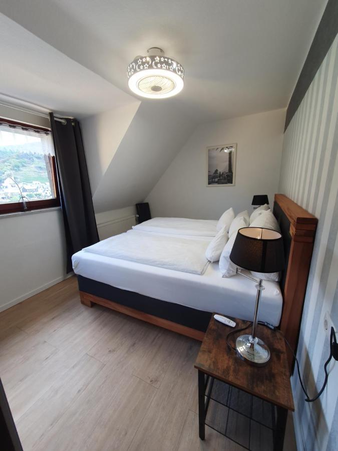 Kattenes Gaestehaus Burgberg, Weinhaus Fries מראה חיצוני תמונה