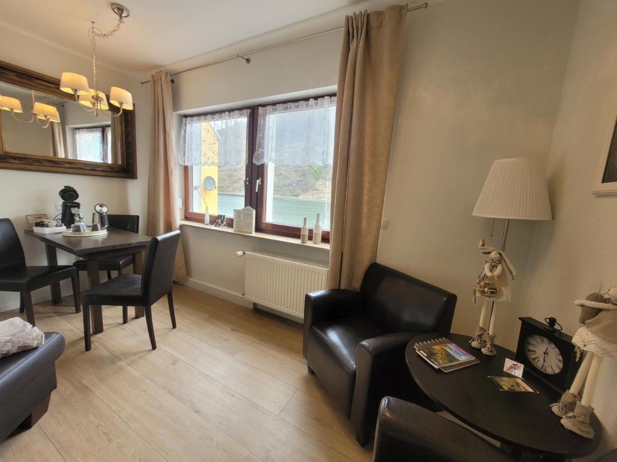 Kattenes Gaestehaus Burgberg, Weinhaus Fries מראה חיצוני תמונה