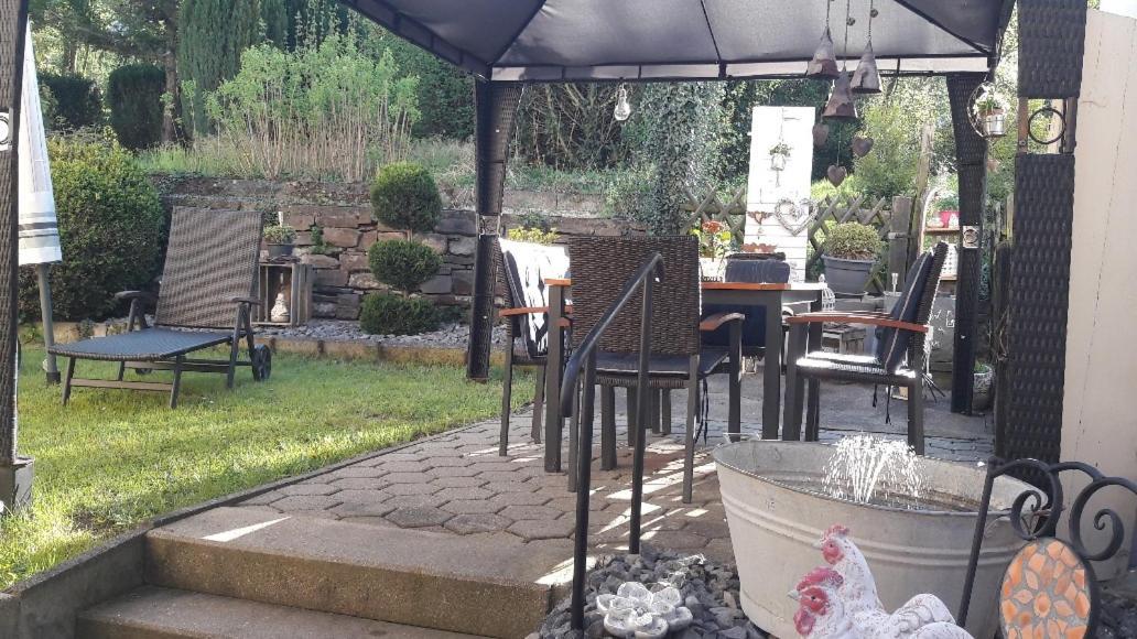 Kattenes Gaestehaus Burgberg, Weinhaus Fries מראה חיצוני תמונה