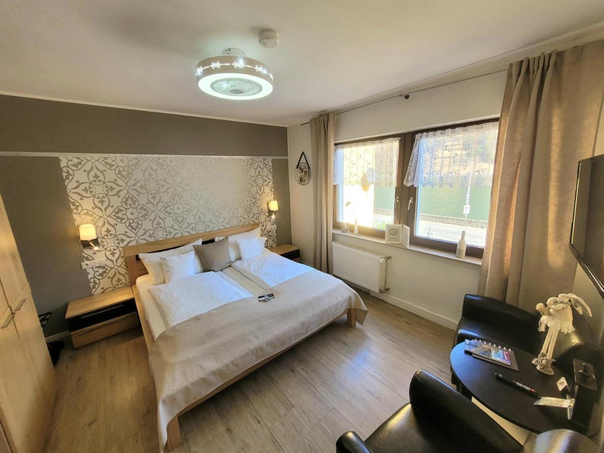 Kattenes Gaestehaus Burgberg, Weinhaus Fries מראה חיצוני תמונה