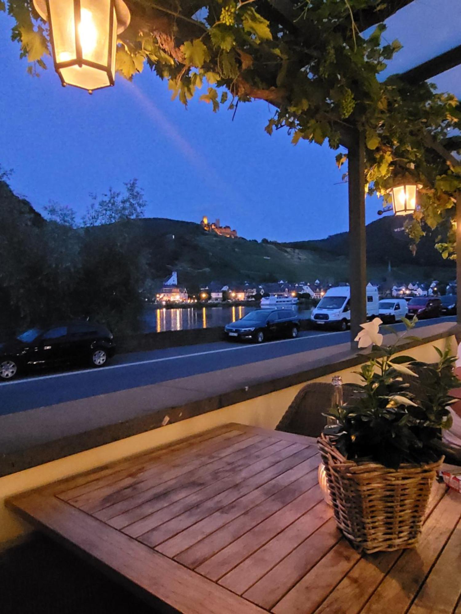 Kattenes Gaestehaus Burgberg, Weinhaus Fries מראה חיצוני תמונה