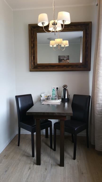 Kattenes Gaestehaus Burgberg, Weinhaus Fries חדר תמונה