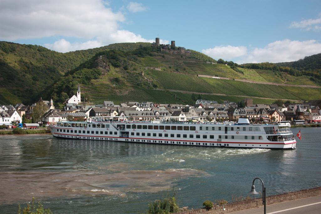 Kattenes Gaestehaus Burgberg, Weinhaus Fries מראה חיצוני תמונה