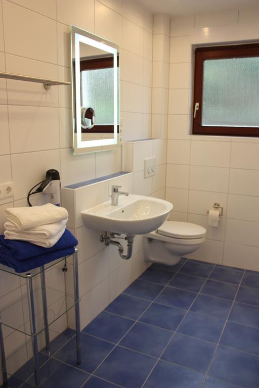 Kattenes Gaestehaus Burgberg, Weinhaus Fries חדר תמונה