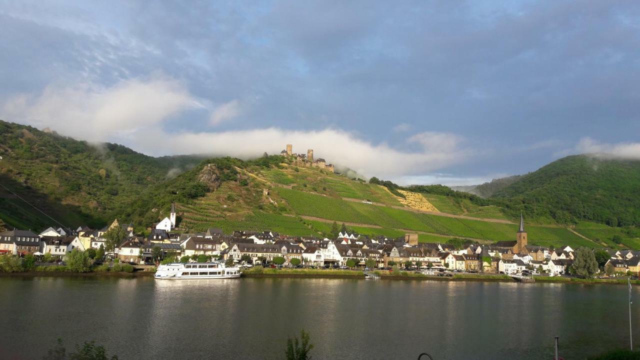 Kattenes Gaestehaus Burgberg, Weinhaus Fries מראה חיצוני תמונה
