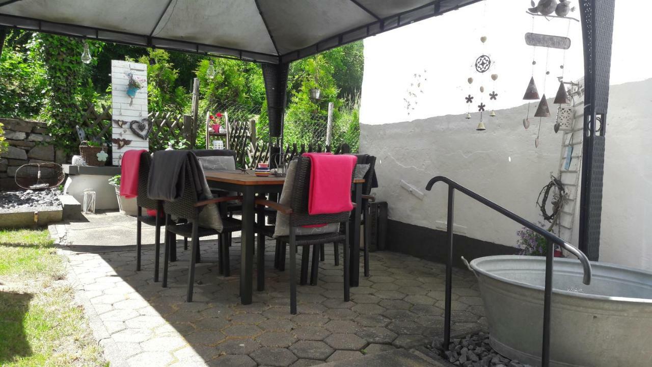 Kattenes Gaestehaus Burgberg, Weinhaus Fries מראה חיצוני תמונה